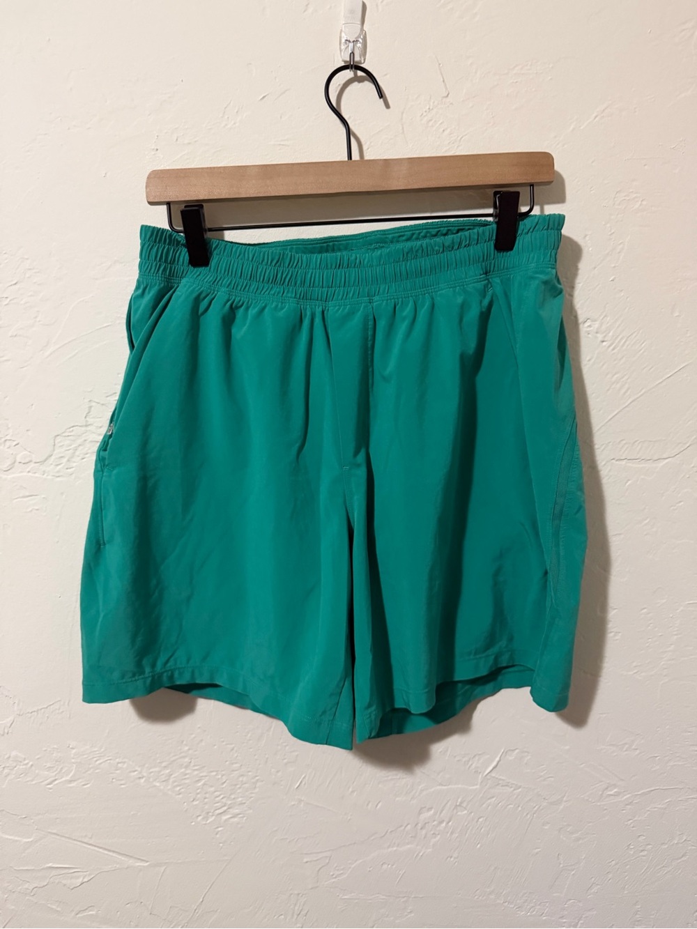 Men’s Lululemon Kelly Green Elastic-Waist Active Shorts